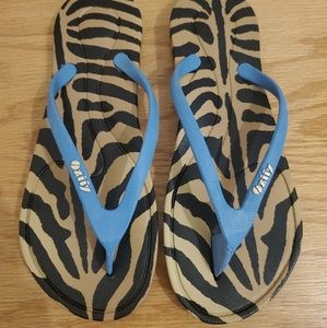 Women's designer flip flop sandals zebra sz 7